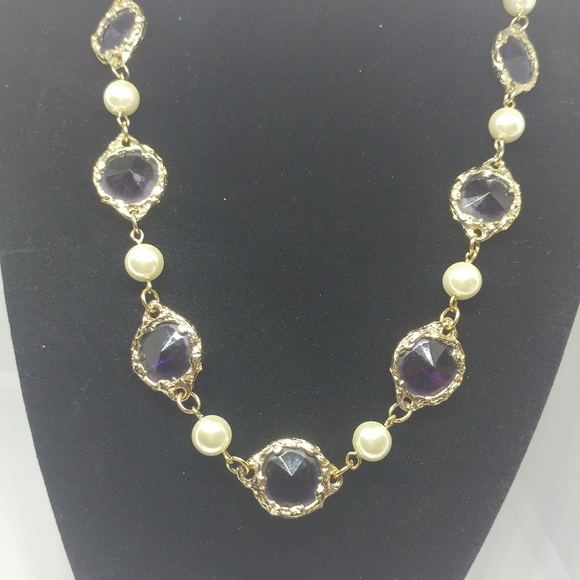 Deep purple Goldtone and Faux pearls necklace - Picture 5 of 8
